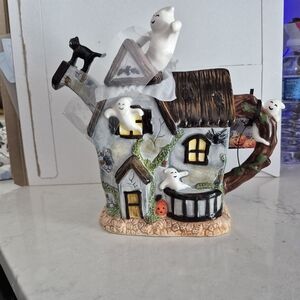 Black and Gray Holiday Cottage Teapot Decor